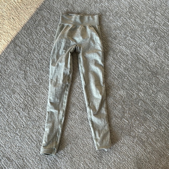 SOLD OUT Gymshark pale green with pink accents, size small - Picture 2 of 7